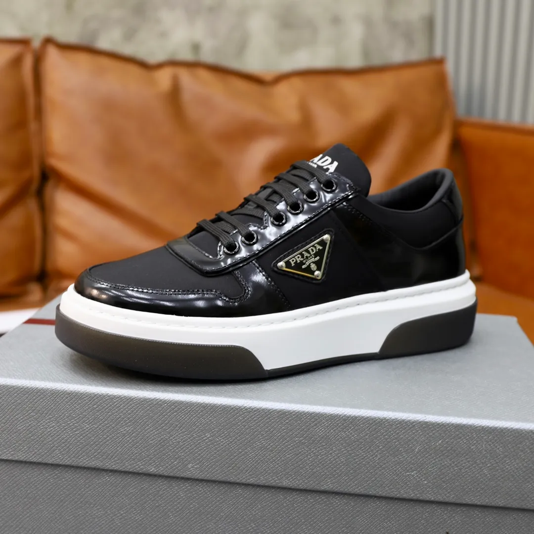Factory price: 720 top original order Brand: PRADA (Prada) Standard code: Men's size 38/44 (45 can be customized) Grade: Same as the official website Material: Original cowhide, cowhide lining, original combination two-color wear-resistant soft outsole Style category: casual sports version, young fashion, European and American trend, British style Color: actual picture color